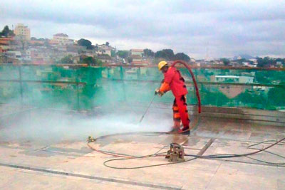 Limpeza com Hidrojateamento